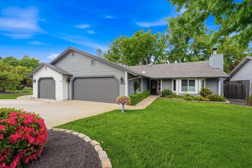 2230 Wicklow Street, Redding, CA, 96001 | Card Image