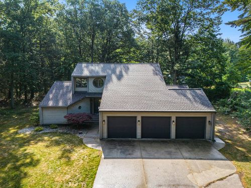 5564 Lake Harbor Rd, Norton Shores, MI, 49441-5812 | Card Image