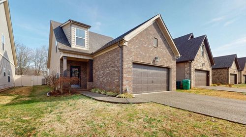 233 Donna Dr, Hendersonville, TN, 37075-4109 | Card Image