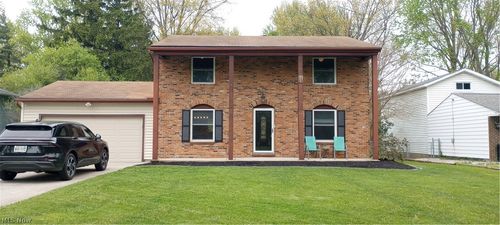 8552 Usher Rd, Olmsted Twp, OH, 44138-2140 | Card Image