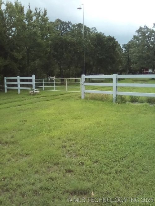 9420 Cottonwood Rd, Henryetta, OK, 74437-1511 | Card Image