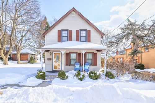 886 Canterbury St, Boston, MA, 02131-3921 | Card Image