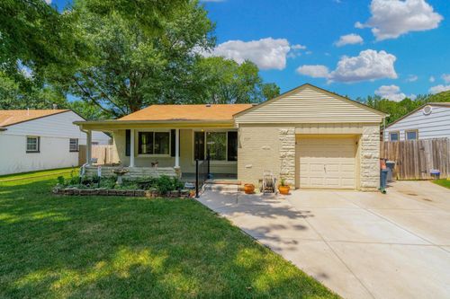 2301 S Pershing St, Wichita, KS, 67218-5041 | Card Image