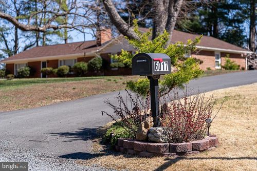 6017 Wheeler Ln, BROAD RUN, VA, 20137-2201 | Card Image