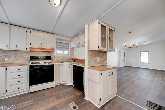 252 Lakeview Dr, House other with 3 bedrooms, 2 bathrooms and 2 parking in Locust Grove GA | Image 16