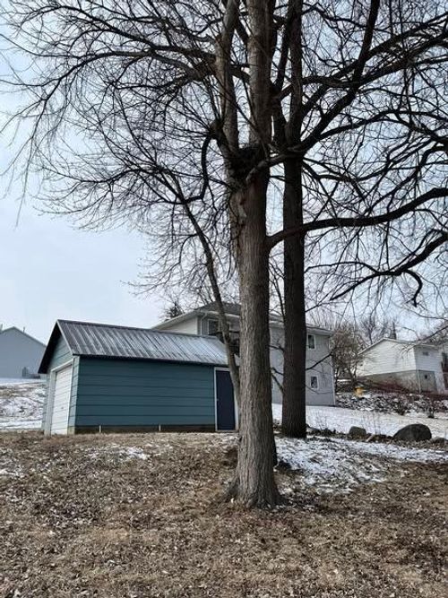 1527 S German St, New Ulm, MN, 56073-2247 | Card Image