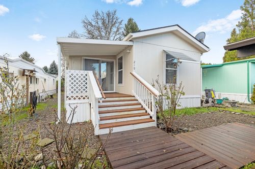 219 Kingsbury Dr, Grants Pass, OR, 97526-5977 | Card Image
