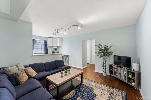 1d-55-01 31st Ave, Woodside, NY, 11377-1616 | Card Image