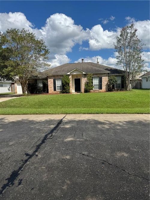 1131 Milan Dr, Mandeville, LA, 70448-1032 | Card Image