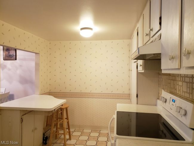 UNIT-104 - 4849 Grace Rd, Condo with 2 bedrooms, 2 bathrooms and null parking in North Olmsted OH | Image 4