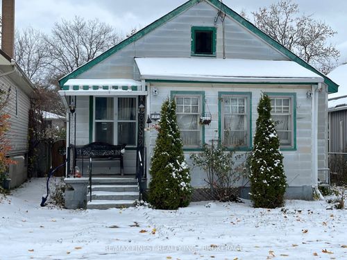 32 Connaught St, Kingston, ON, K7K4W2 | Card Image