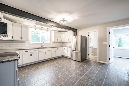 19 Montello Rd, Chicopee, MA, 01013-3717 | Card Image