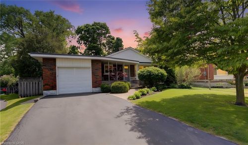 71 Pinecrest Dr, Kitchener, ON, N2A2G7 | Card Image