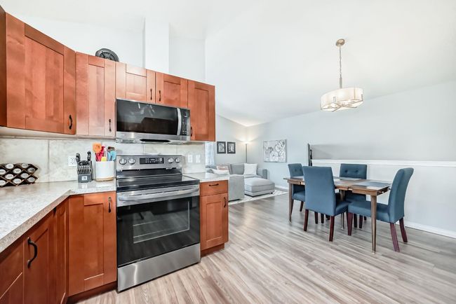 207 Deerview Way Se, Townhouse with 3 bedrooms, 2 bathrooms and 1 parking in Calgary AB | Image 6