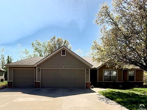 2731 Bluestem Dr, Lawrence, KS, 66047-1887 | Card Image