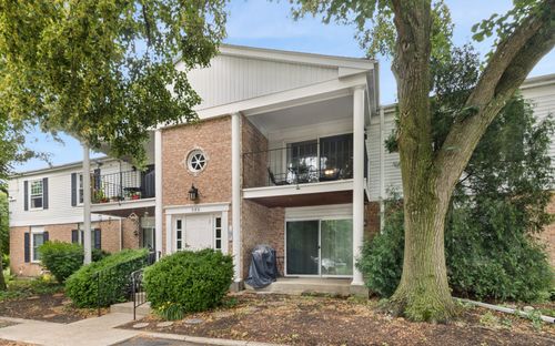 apt-8-985 Golf Course Rd, Crystal Lake, IL, 60014-8828 | Card Image