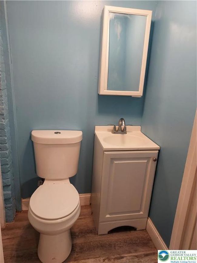 Half bathroom | Image 4
