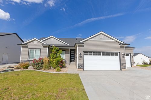 203 N Strathmore Ln, Cedar City, UT, 84720-1442 | Card Image