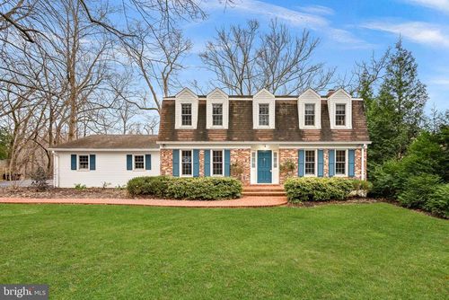 10207 Oxfordshire Rd, GREAT FALLS, VA, 22066-2528 | Card Image