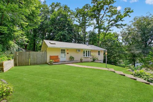 69 Floradan Rd, Putnam Valley, NY, 10579-3032 | Card Image