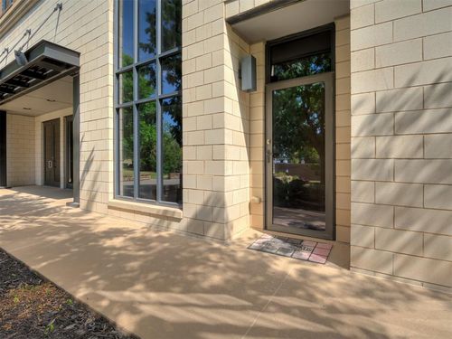 3-301 Ne 4th St, Oklahoma City, OK, 73104-2226 | Card Image