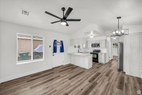 149a-4400 W State St, Hurricane, UT, 84737-3227 | Card Image