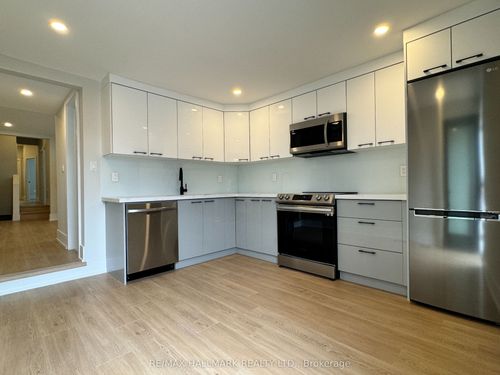 upper-116 Bellevue Ave, Toronto, ON, M5T2N9 | Card Image