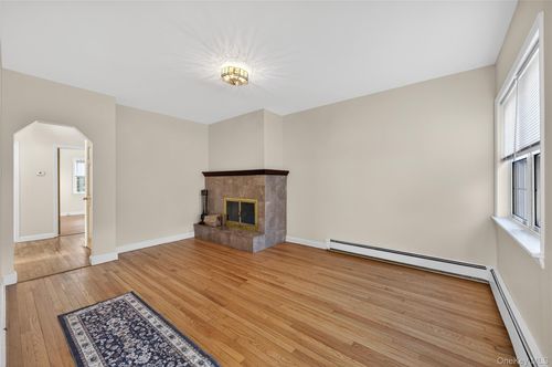 3 Woodmere Ave, Glenwood Landing, NY, 11547-3029 | Card Image