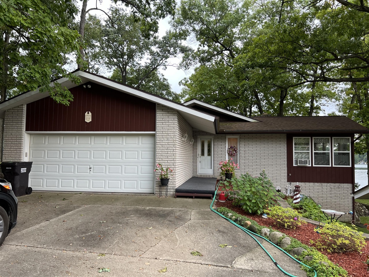 Lake Side Dr, Jerome, MI 49249