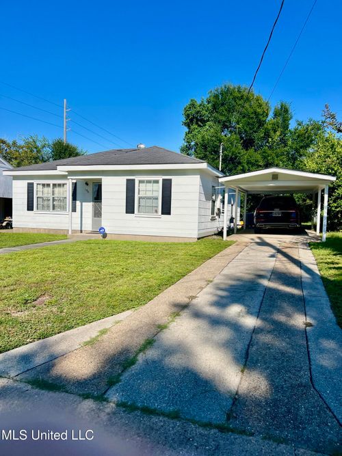 186 Summer Pl, Biloxi, MS, 39530-3536 | Card Image