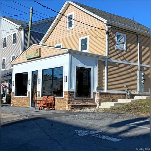 21 Main St, Florida, NY, 10921-1305 | Card Image