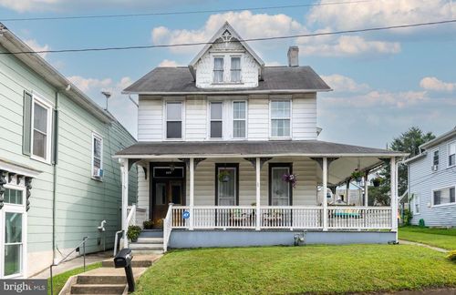 520 W 1st Ave, PARKESBURG, PA, 19365-1206 | Card Image