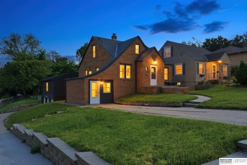 4848 Woolworth Ave, Omaha, NE, 68106-2538 | Card Image