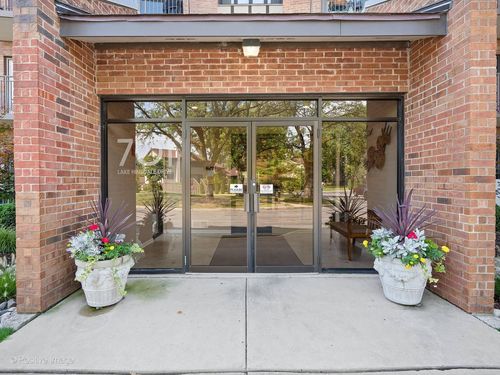 410-701 Lake Hinsdale Dr, Willowbrook, IL, 60527-2266 | Card Image