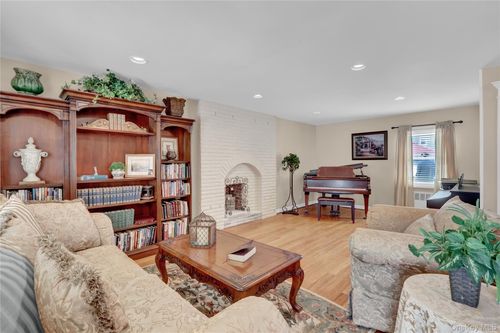 59 Lincoln Blvd, Bethpage, NY, 11714-5517 | Card Image