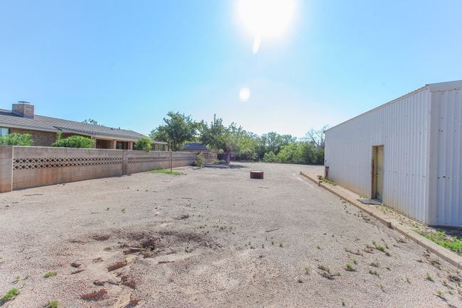 2201 E 25 Th St, House other with 3 bedrooms, 3 bathrooms and 2 parking in Big Spring TX | Image 35