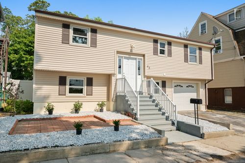 43 Stuart Ave, New London, CT, 06320-2822 | Card Image