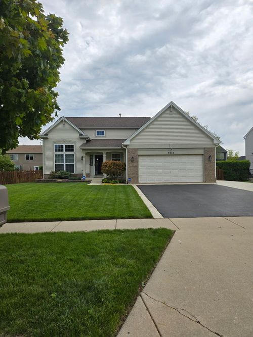 9712 Bennington Dr, Huntley, IL, 60142-2333 | Card Image