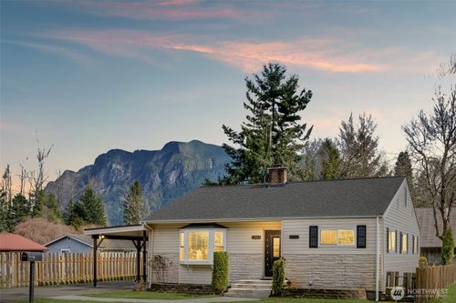 12316 412th Ave Se, North Bend, WA, 98045-8905 | Card Image
