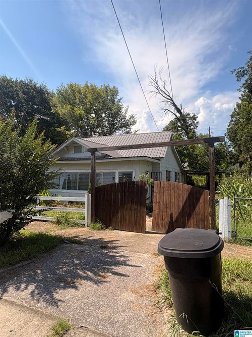 1529 4th Ave, Gadsden, AL, 35901-3403 | Card Image
