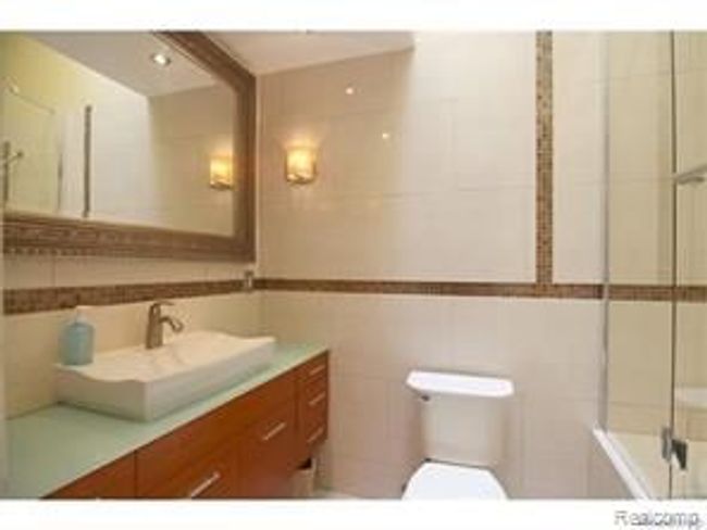 7363 Devonshire, Condo with 2 bedrooms, 3 bathrooms and null parking in West Bloomfield MI | Image 18