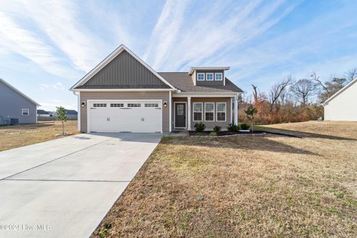 125 Pembury Way, Richlands, NC, 28574-8464 | Card Image