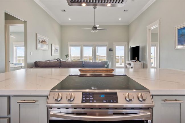 1301 Lagoon Dr, House other with 3 bedrooms, 2 bathrooms and 1 parking in Crystal Beach TX | Image 12