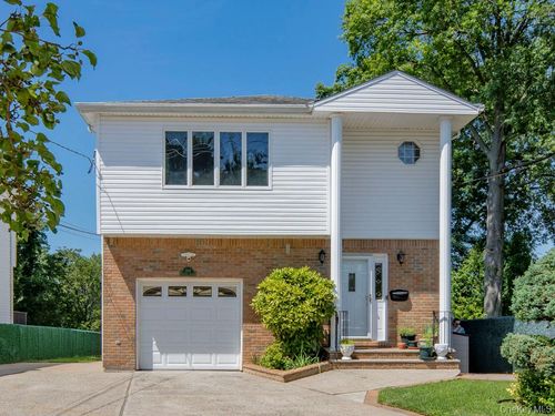 269 Marcus Ave, New Hyde Park, NY, 11040-3435 | Card Image
