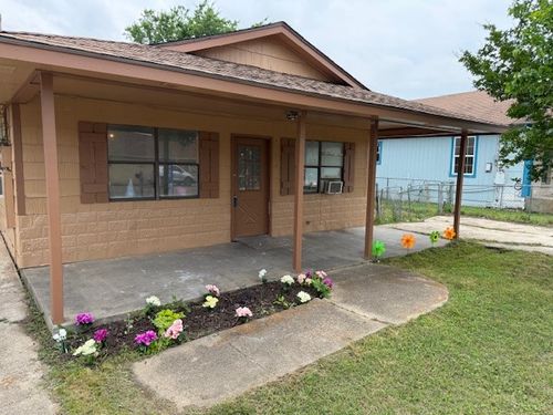 1605 E 10th Ave, Corsicana, TX, 75110-6949 | Card Image