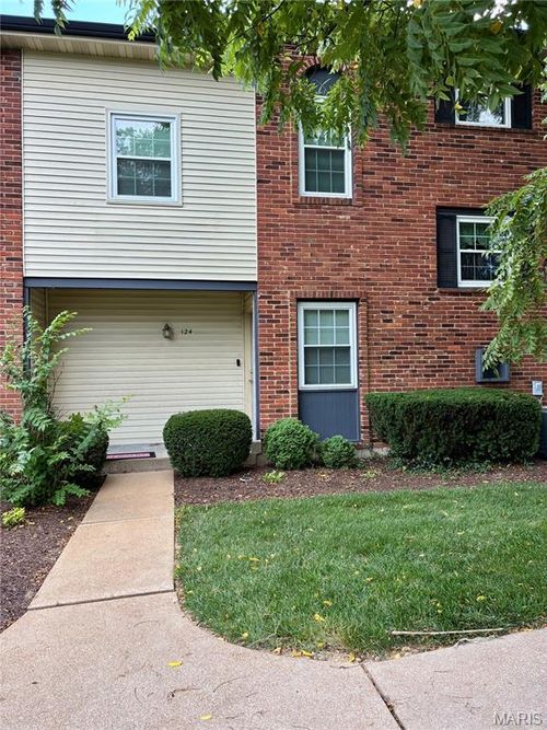 124 Conway Cove Dr, Chesterfield, MO, 63017-2072 | Card Image