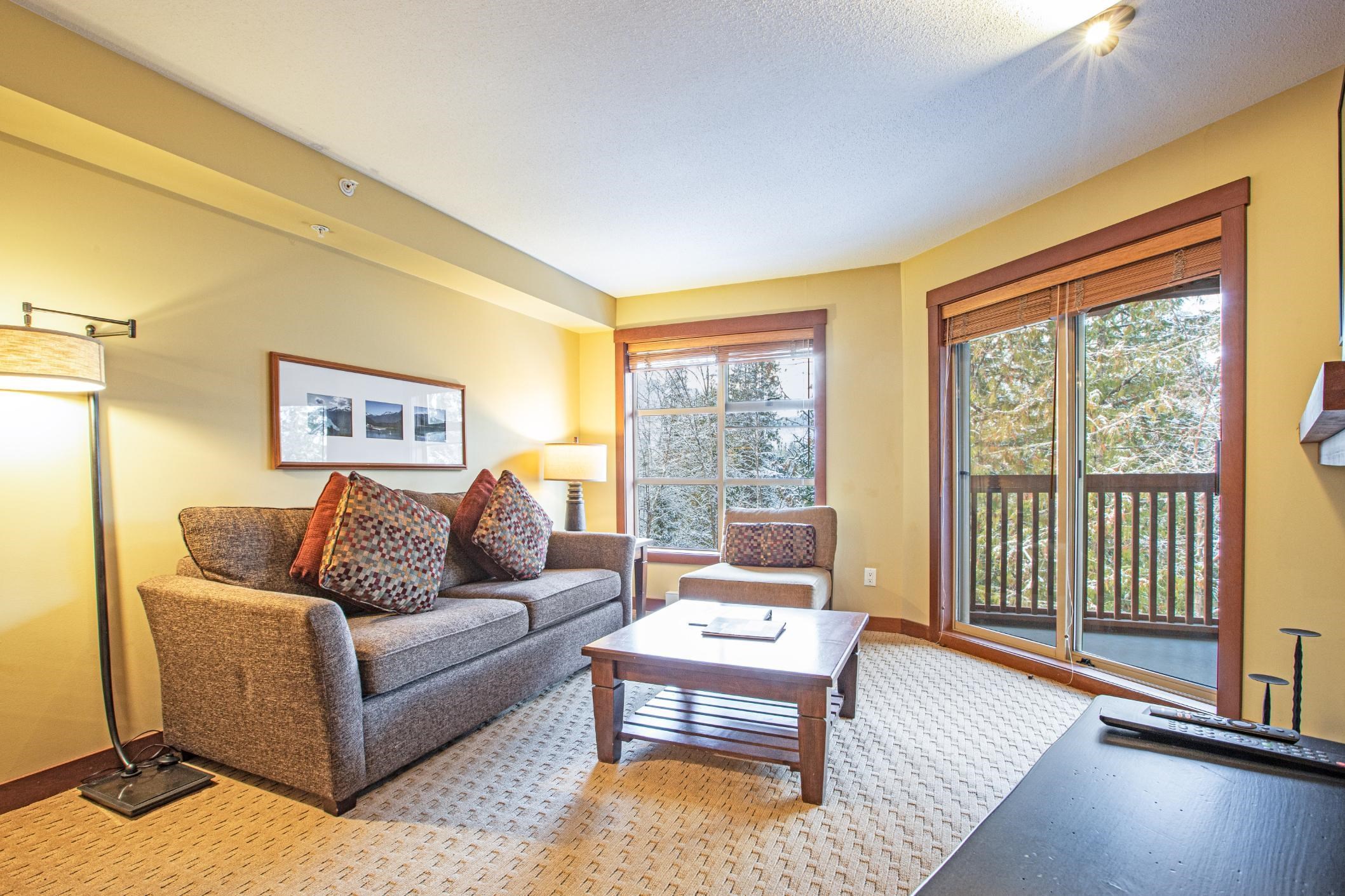 413G1 - 4653 Blackcomb Way, Condo with 1 bedrooms, 1 bathrooms and 1 parking in Whistler BC | Image 3