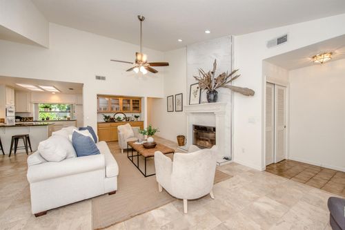 962 W Cross St, Woodland, CA, 95695-6803 | Card Image