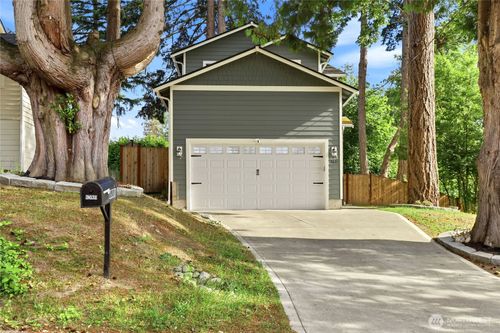 3631 W F St, Bremerton, WA, 98312-4651 | Card Image