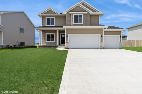 136 Creekside Dr Sw, Bondurant, IA, 50035-2615 | Card Image